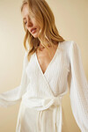 Kadın Beyaz Dokulu Anvelop Yaka Kuşaklı Trend Rahat Örme Bluz HZL23W-BD104411