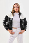 Kadın Beyaz Siyah Rugan Fermuarlı İçi Astarlı Beli Lastikli Crop Peluş Ceket HZL24W-BRC129361