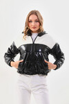Kadın Beyaz Siyah Rugan Fermuarlı İçi Astarlı Beli Lastikli Crop Peluş Ceket HZL24W-BRC129361