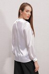 Kadın Beyaz Yaka Detaylı Dökümlü Uzun Kollu Bluz HZL23S-BD104481