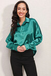 Kadın Yeşil Oversize Dökümlü Saten Yüzeyli Gömlek HZL23S-BD139851