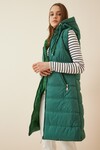 Kadın Zümrüt Yeşili Sabit Kapüşonlu Astarlı Uzun Şişme Yelek HZL22W-BD151401