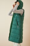 Kadın Zümrüt Yeşili Sabit Kapüşonlu Astarlı Uzun Şişme Yelek HZL22W-BD151401